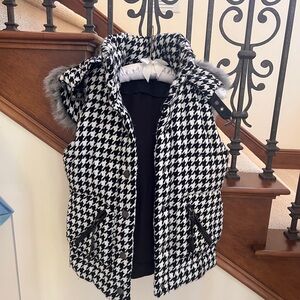 BB Dakota Black and White Houndstooth Vest